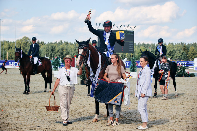 Призы от VAM Horses лучшим молодым лошадям России!